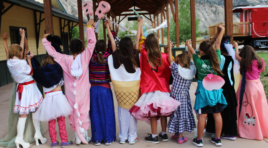 campers welcoming friends to camp